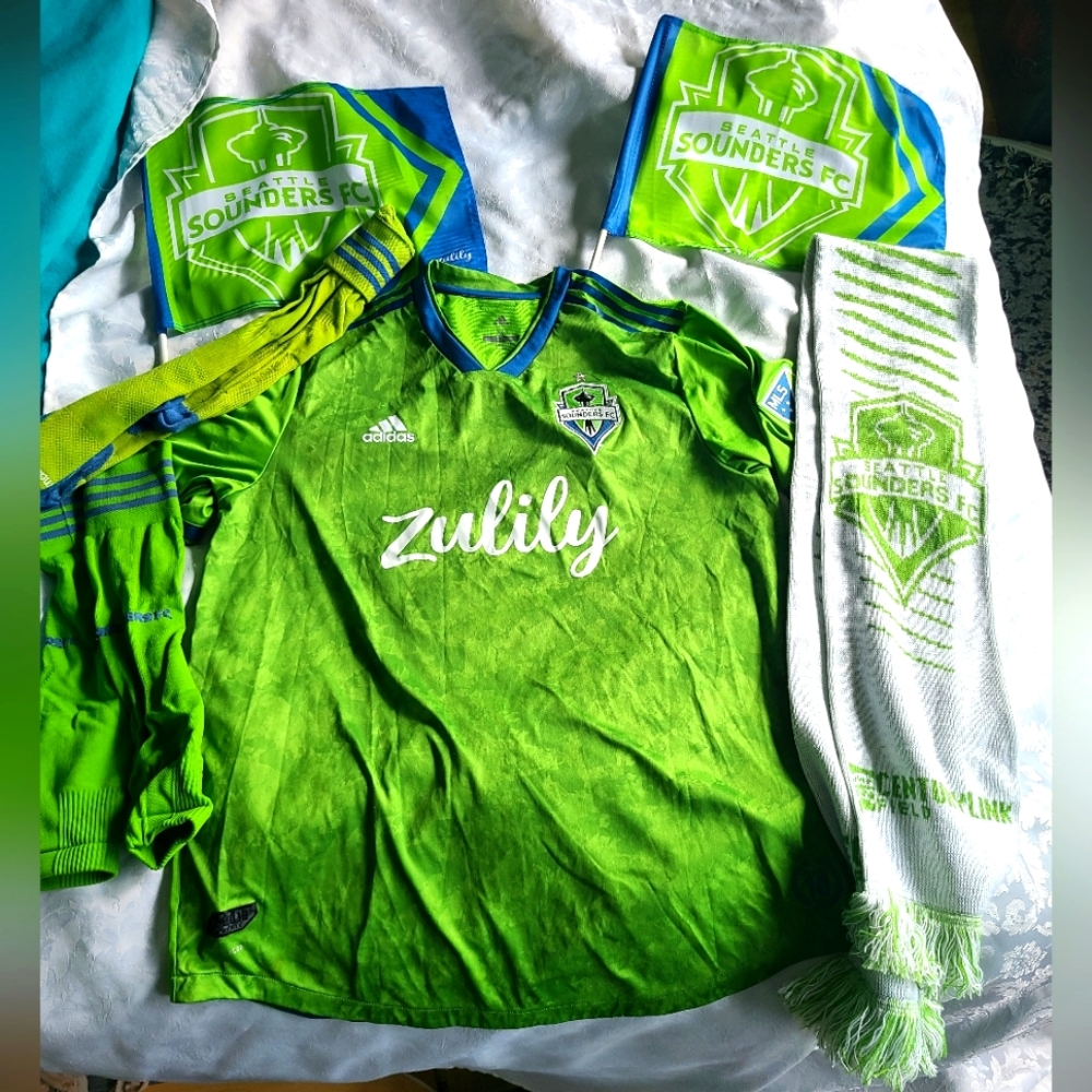 Sounders bundle pack including game used gear